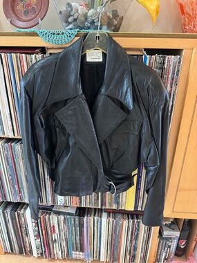 PRICE DROP:Andrew Marc VTG NW/OT Black LAMBSKIN LEATHER Cropped Belted JKT, M
